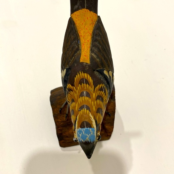 Vintage Wood Hand Carved / Hand Painted Detailed Bird Folk Art Figure - Picture 5 of 10